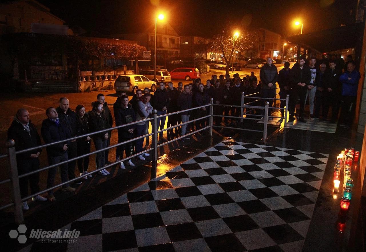 Suigrači i navijači na Pecari odali počast preminulom vrataru Krešimiru Bandiću