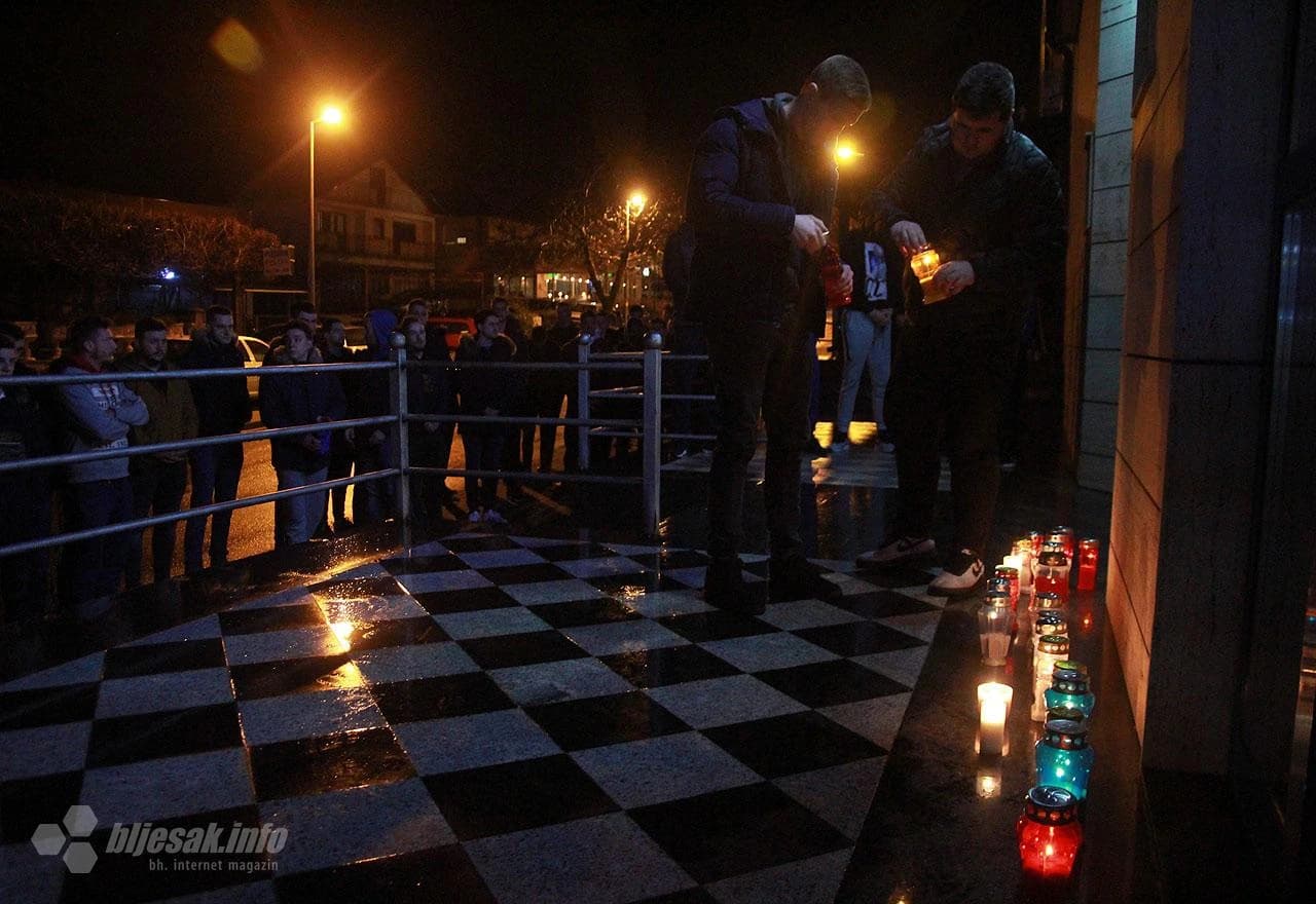 Suigrači i navijači na Pecari odali počast preminulom vrataru Krešimiru Bandiću