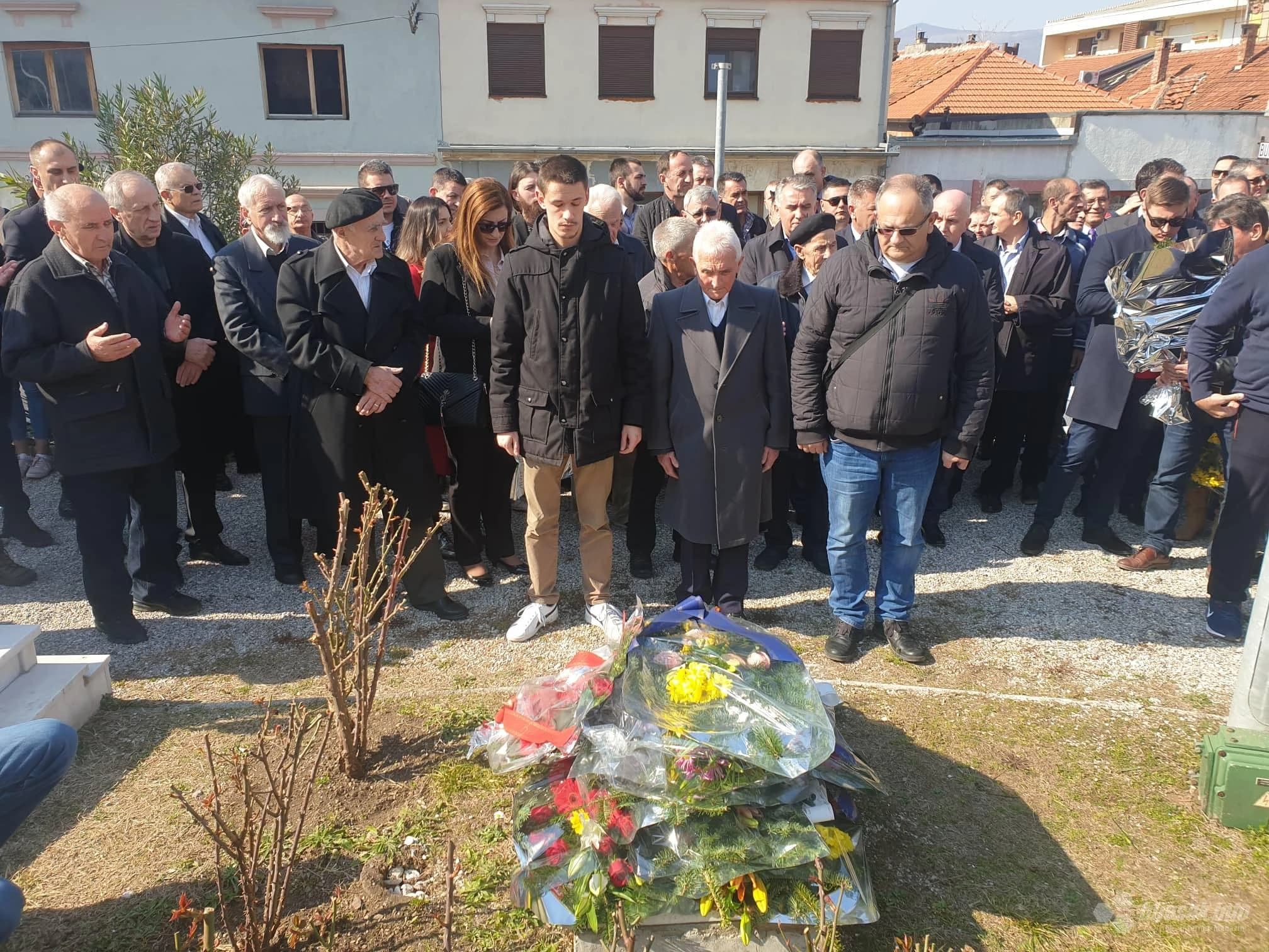 Brojna izaslanstva položila cvijeće i vijence na Šehitlucima u Mostaru 
