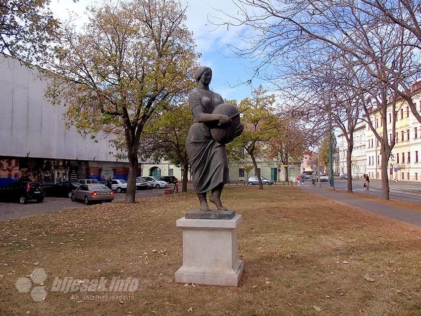 Orijentir mi je punačka i prsata Mađarica s lubenicom