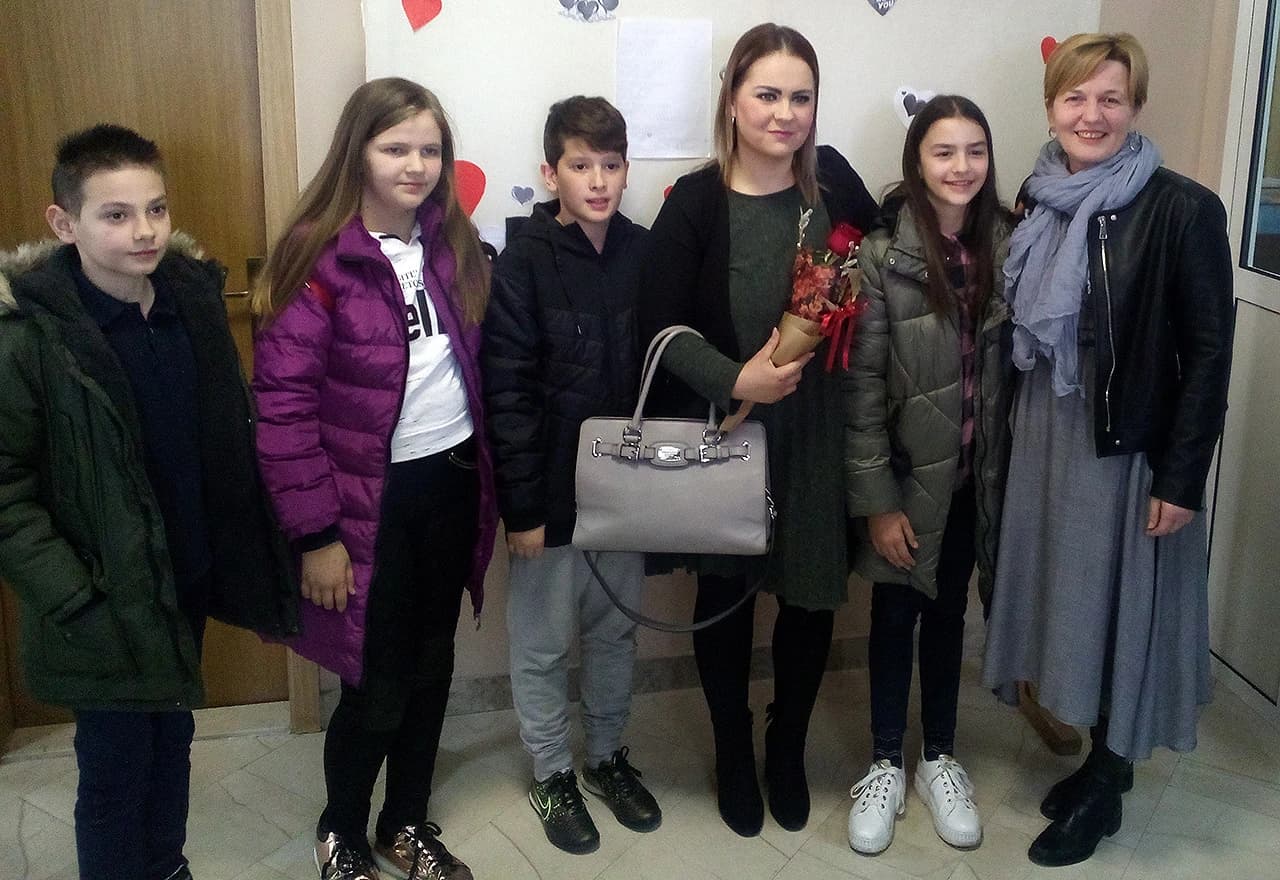 Izložba literarnih radova na temu Ljubav je…