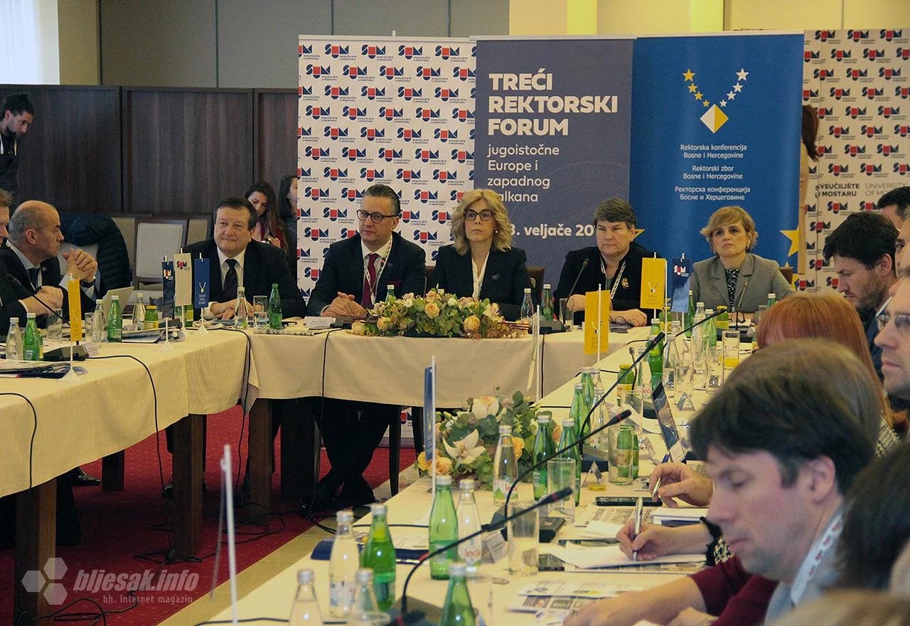 Detalj s rektorskog foruma