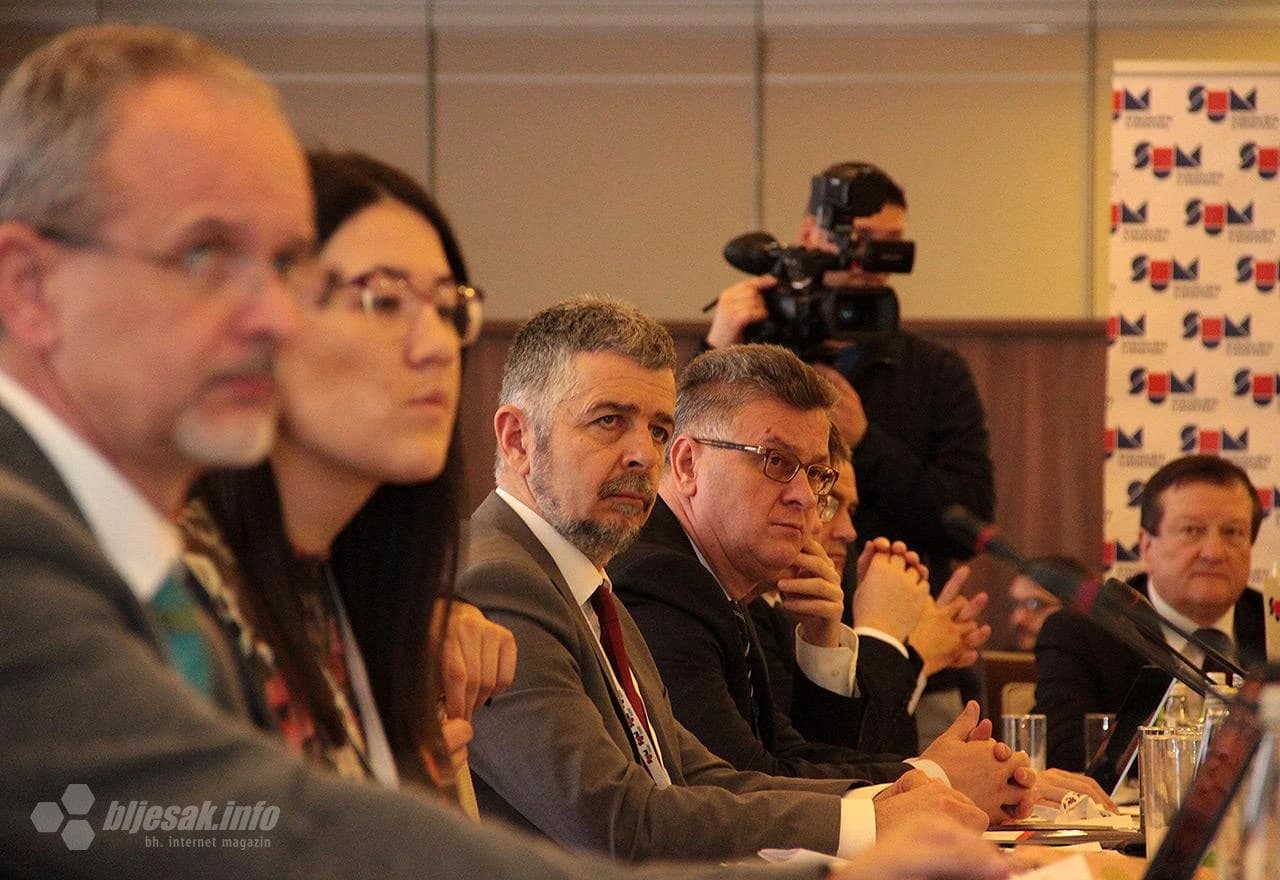 Detalj s rektorskog foruma