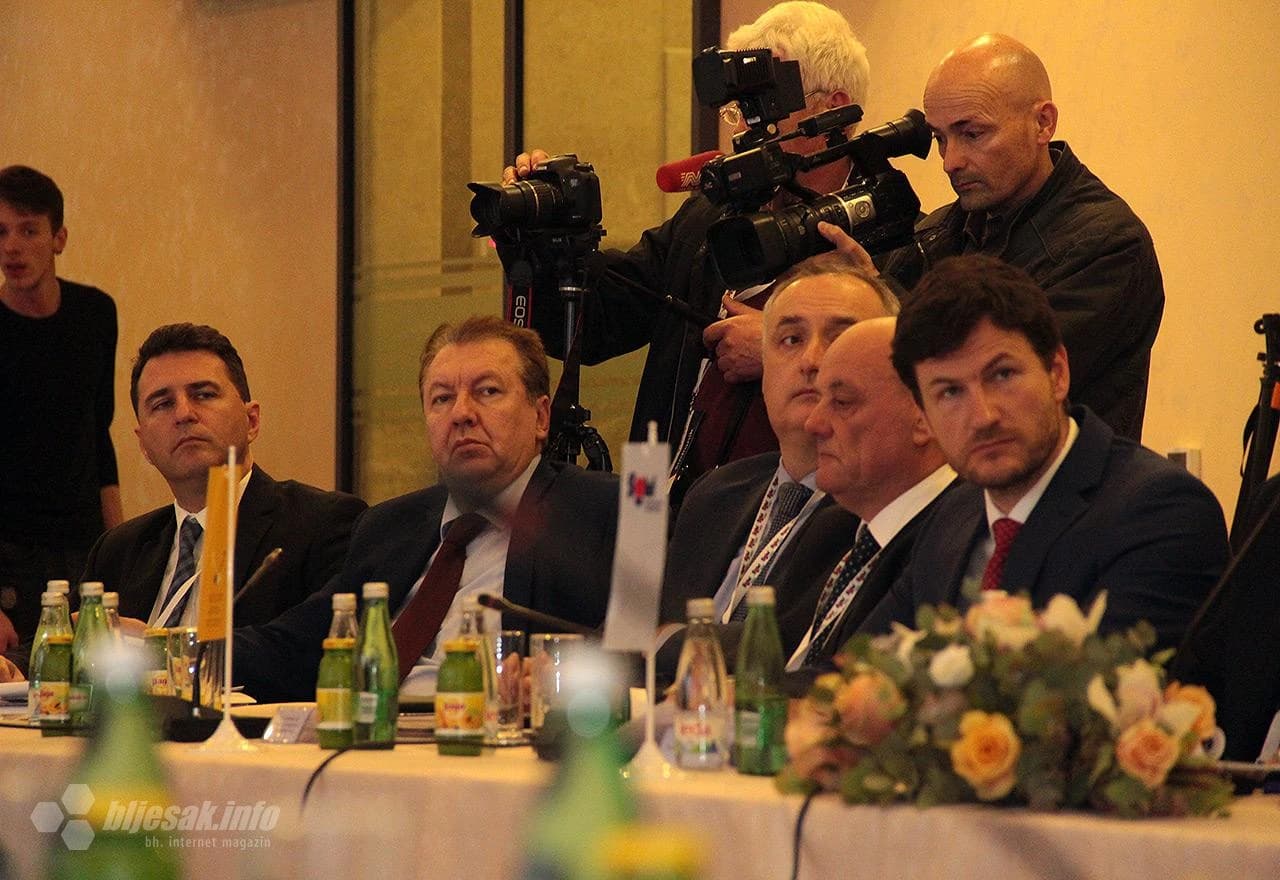 Detalj s rektorskog foruma