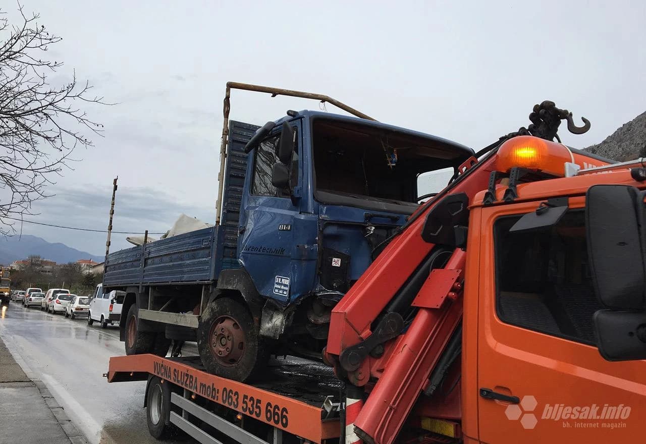 Kamion nakon prometne