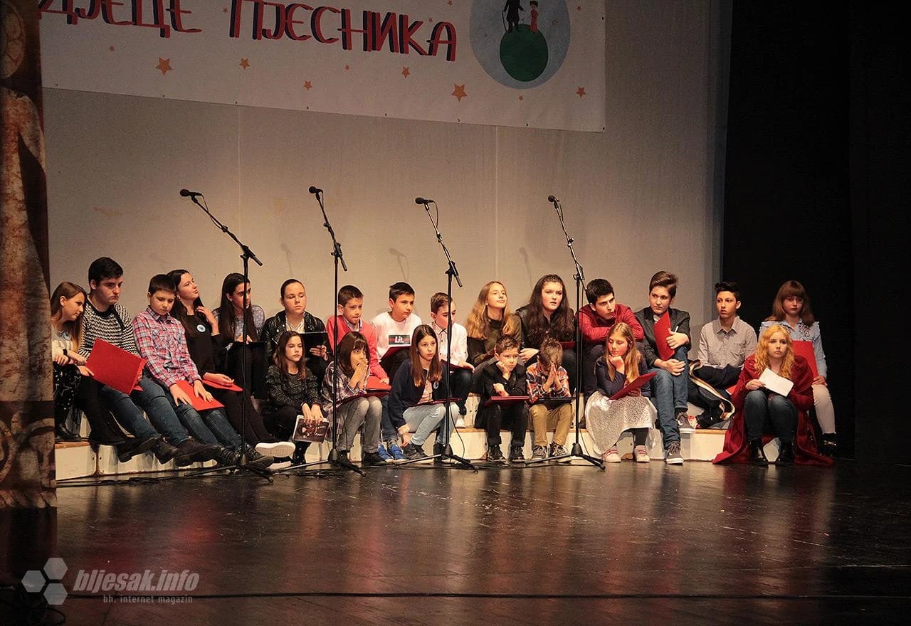 Detalj finalne večeri Šantićevog festivala djece pjesnika