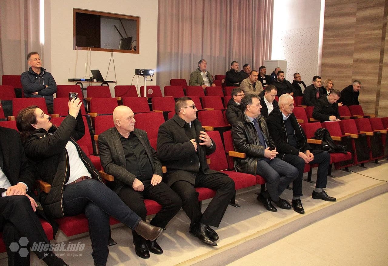 Detalj s održanog okruglog stola