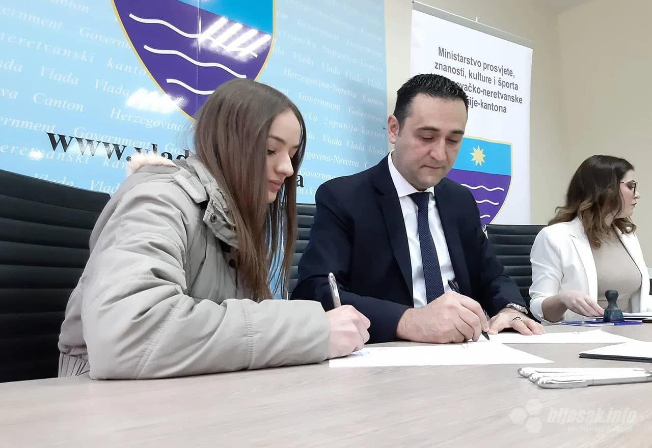 Potpisivanje ugovora za stipendije