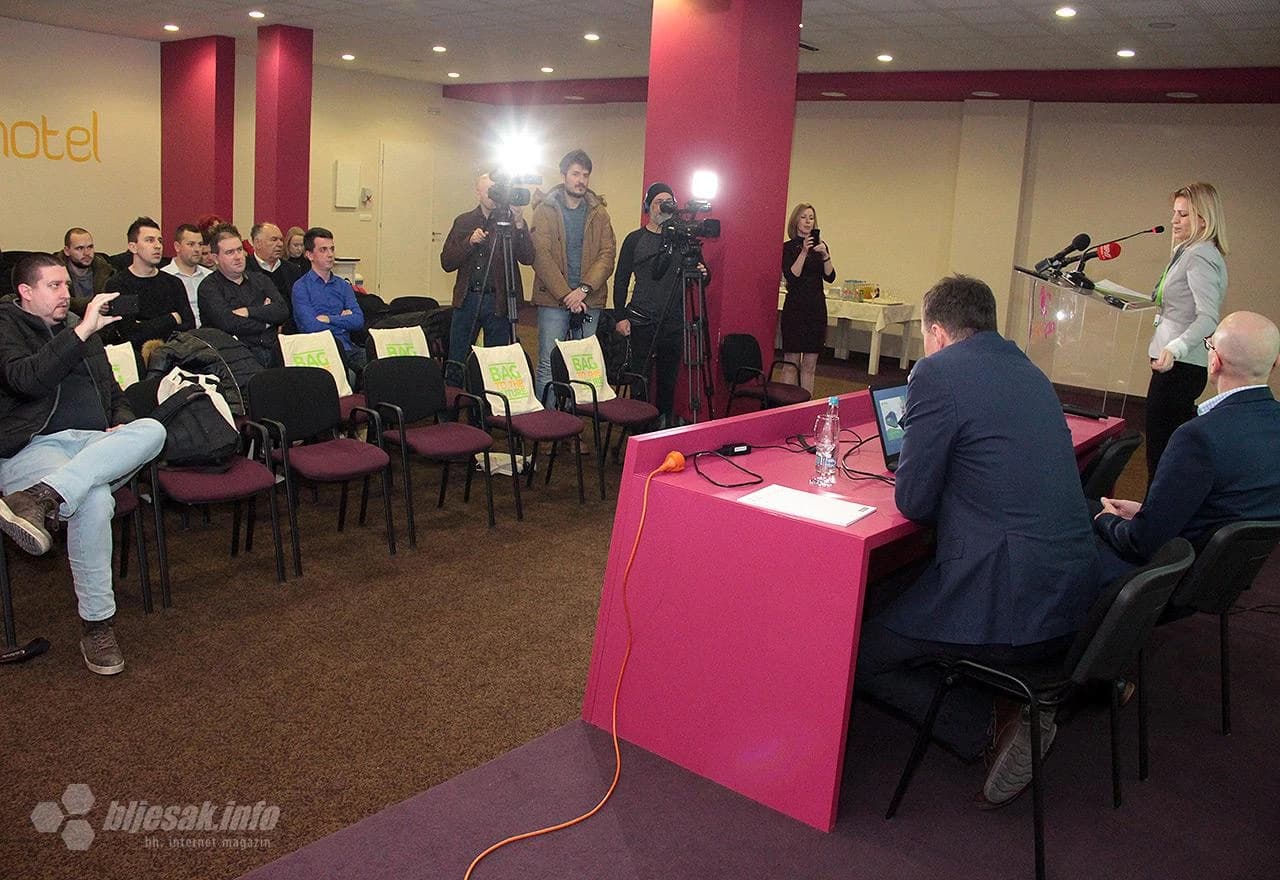 Sa konferencije za medije