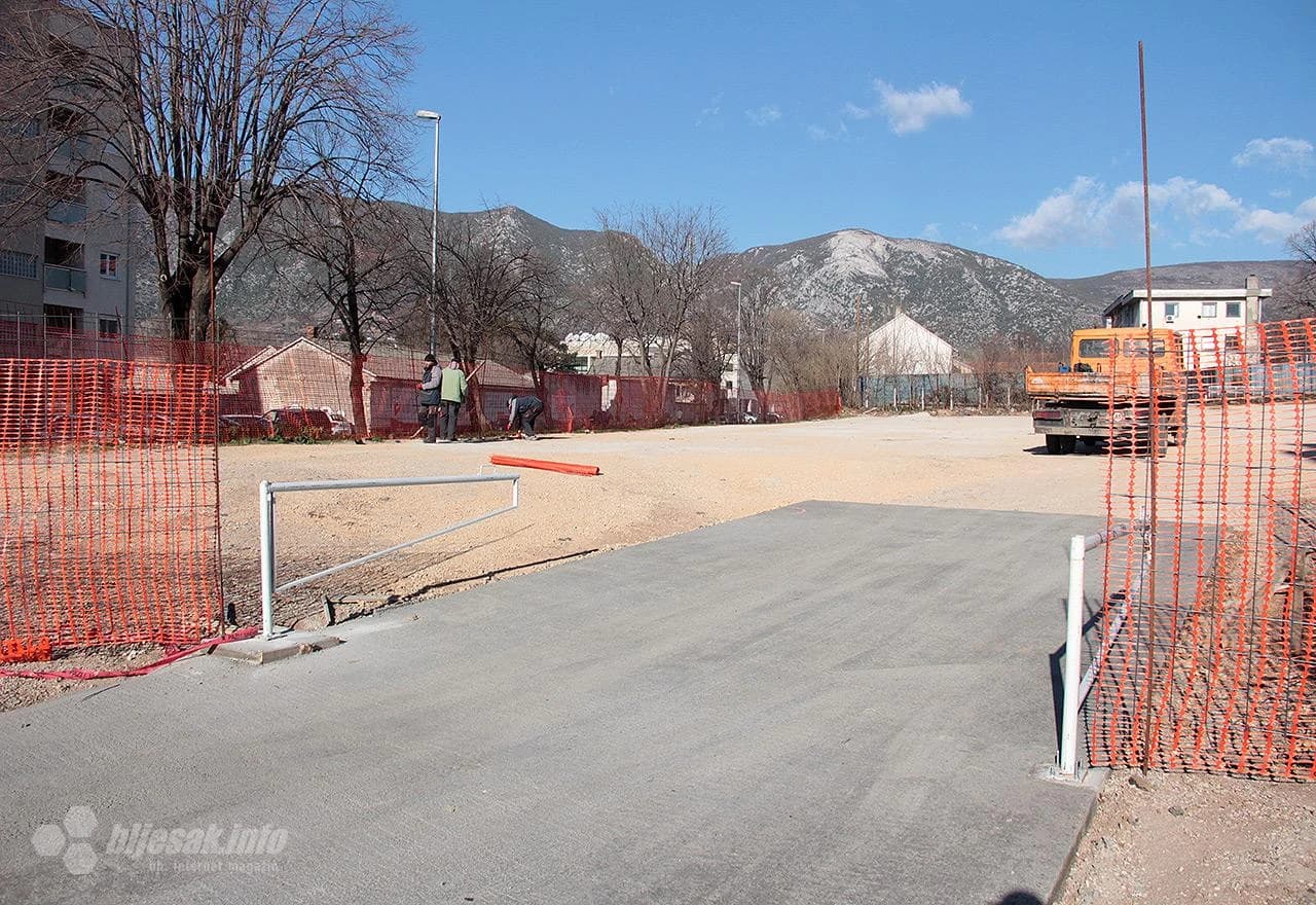 Uređenje platoa u blizini Autobusne stranice