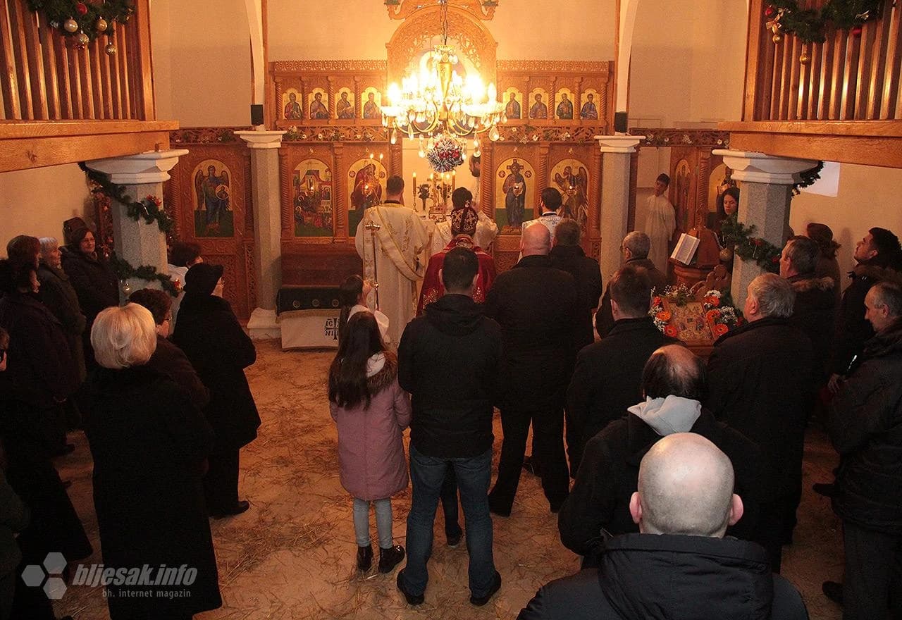 Vladika Dimitrije predvodio je liturgiju u Hramu Rođenja Presvete Bogorodice - Staroj crkvi u Mostaru