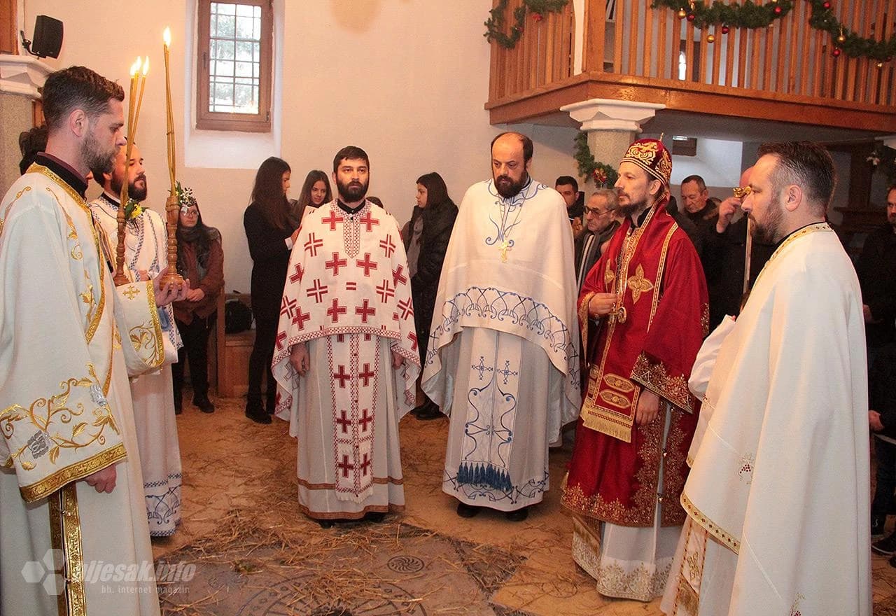 Vladika Dimitrije predvodio je liturgiju u Hramu Rođenja Presvete Bogorodice - Staroj crkvi u Mostaru