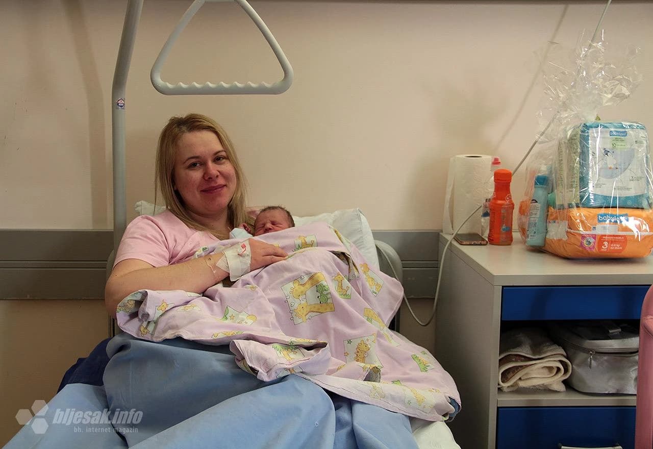 Monika Misir s bebom