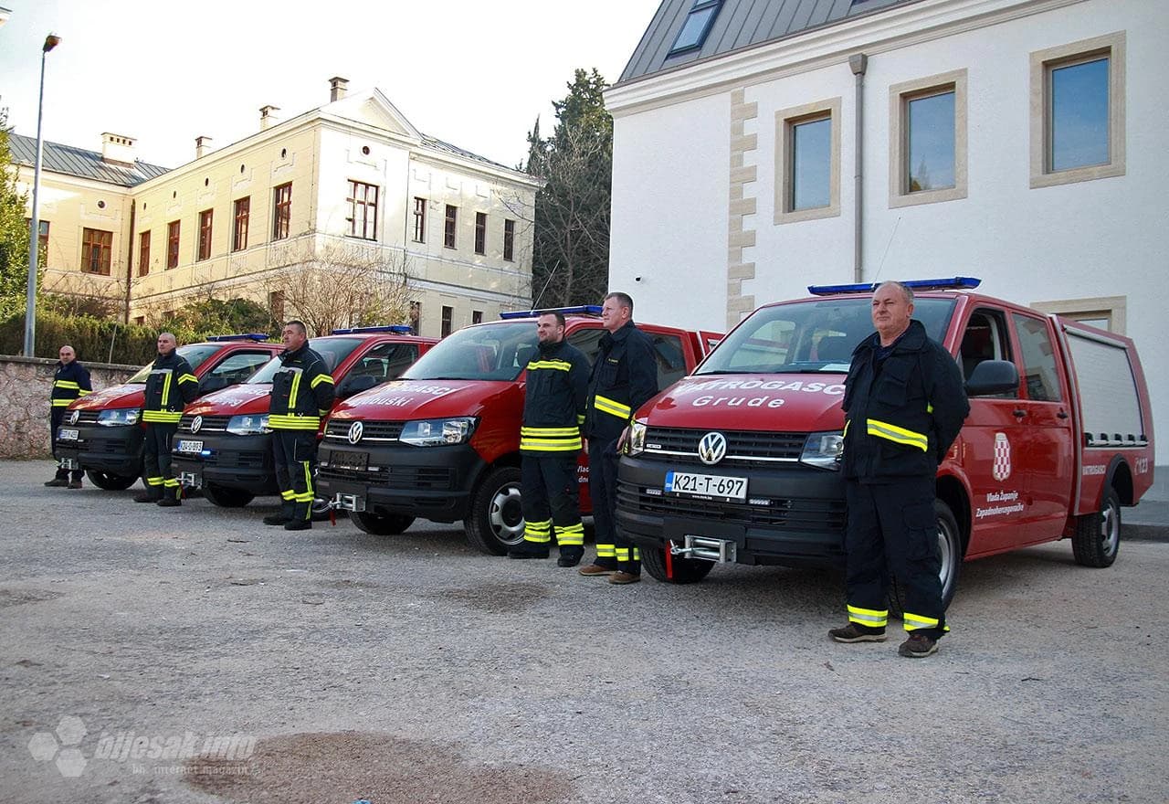 Primopredaja novih vozila vatrogascima iz ŽZH