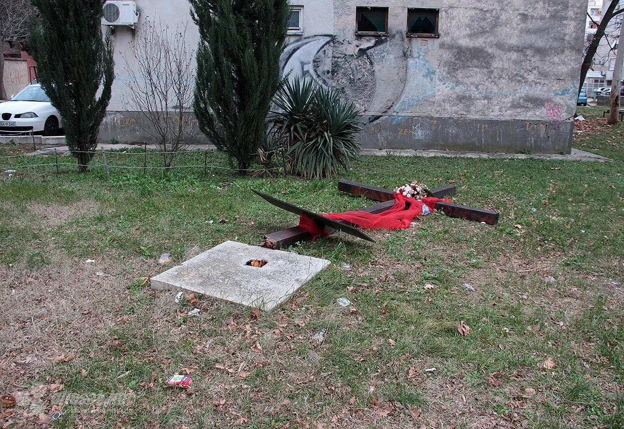 Srušen križ posvećen svim vukovarskim braniteljima