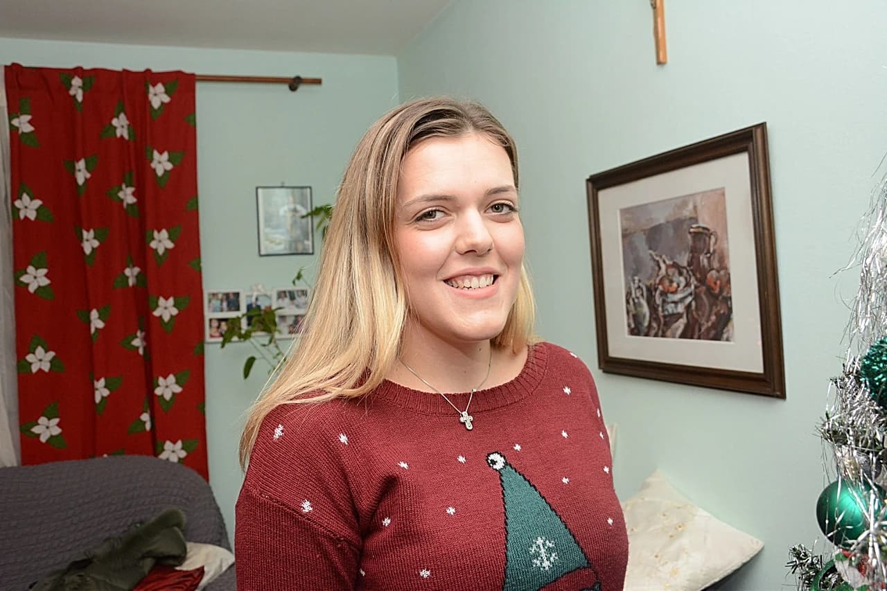 Kćerka Ana raduje se trpezi svojih roditelja