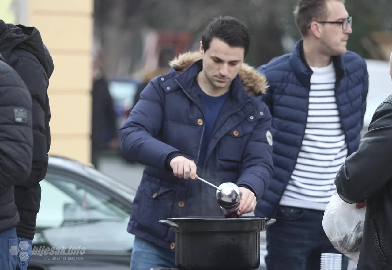 Podjela ribe na Badnji dan u Čapljini