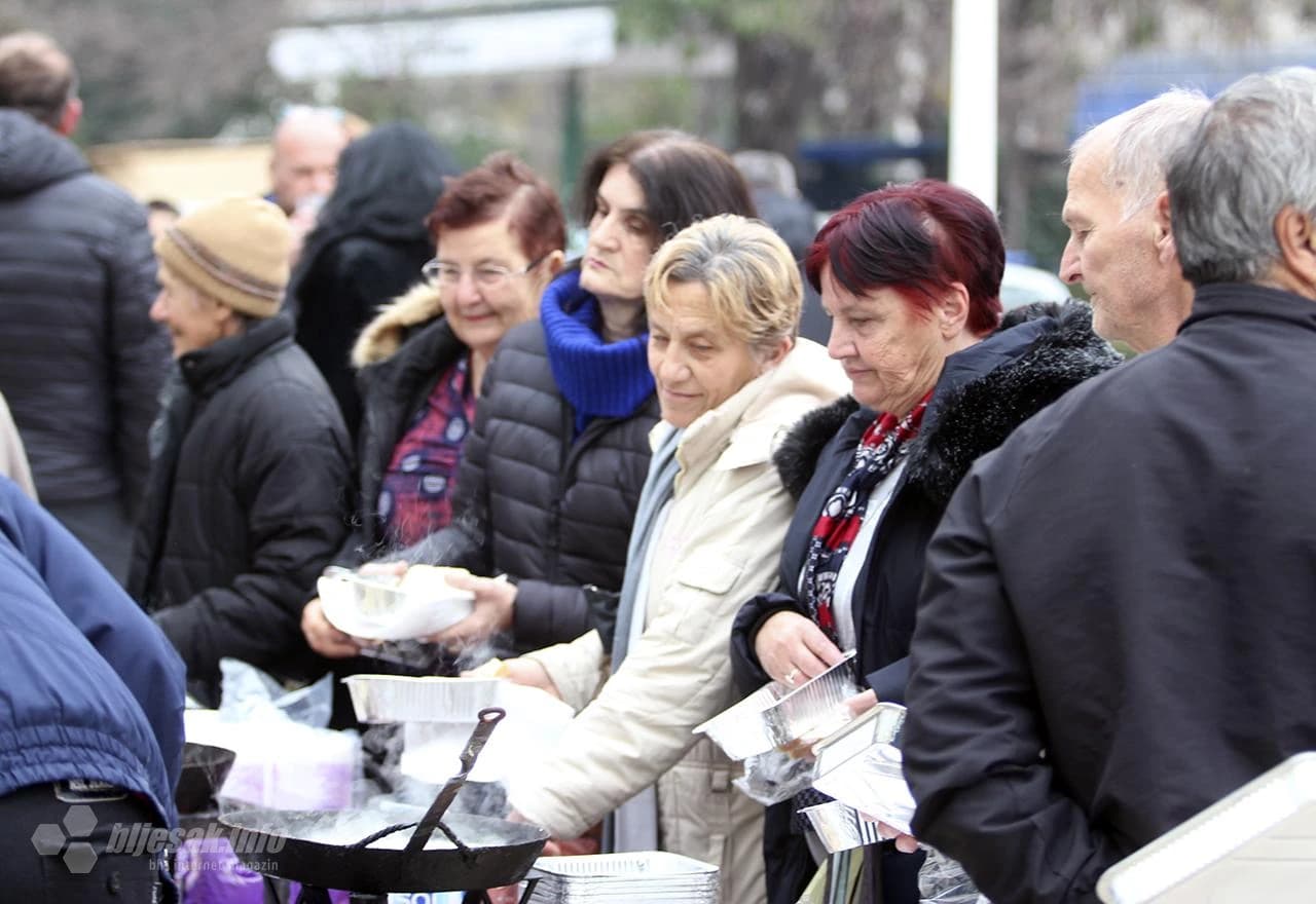 Podjela ribe na Badnji dan u Čapljini
