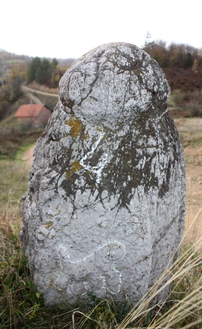 nekropola sa stećcima i starim muslimanskim nišanima na Mramorju u selu Sućeska