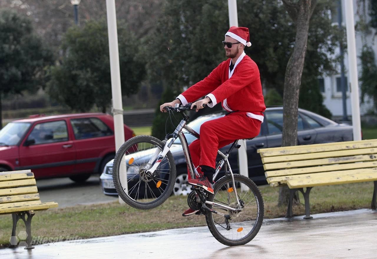 Djedice u akciji podjele poklona u Čapljini