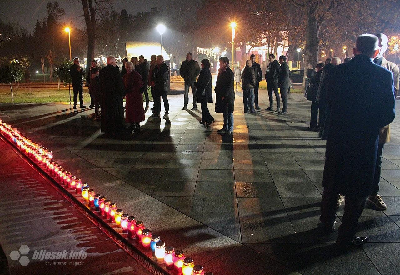 Paljenje svijeća pred Kosačom