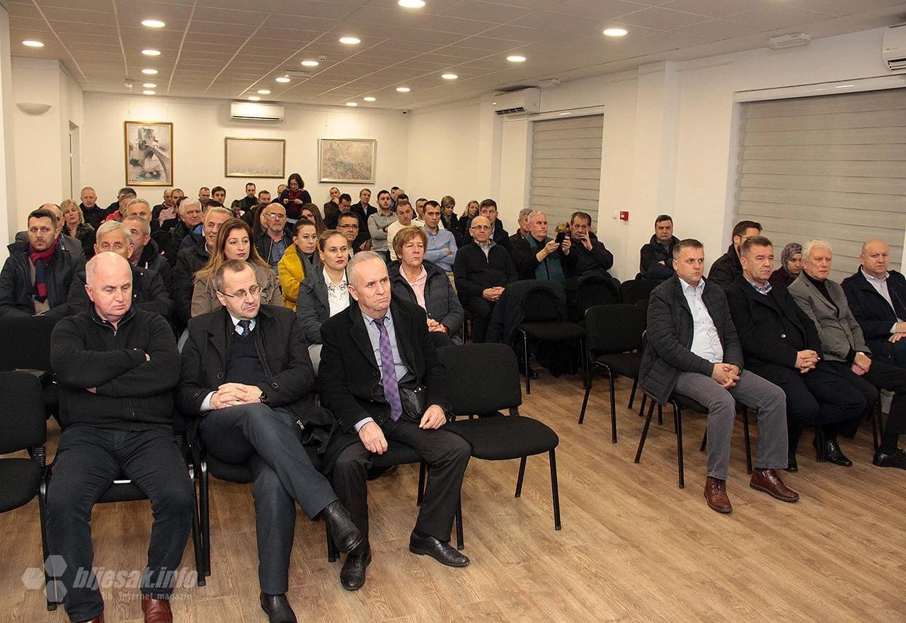 S promocije knjige Ramiza Salkića u Mostaru