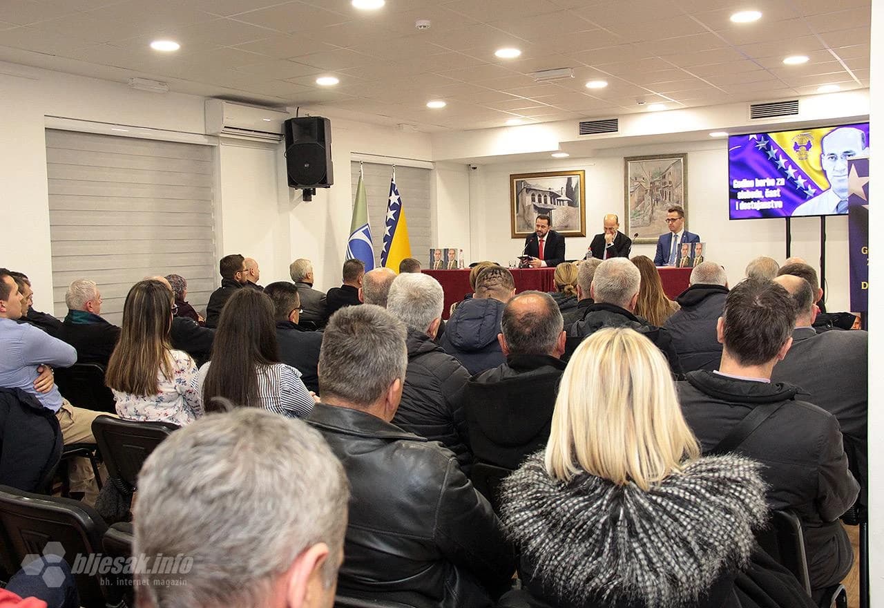 S promocije knjige Ramiza Salkića u Mostaru