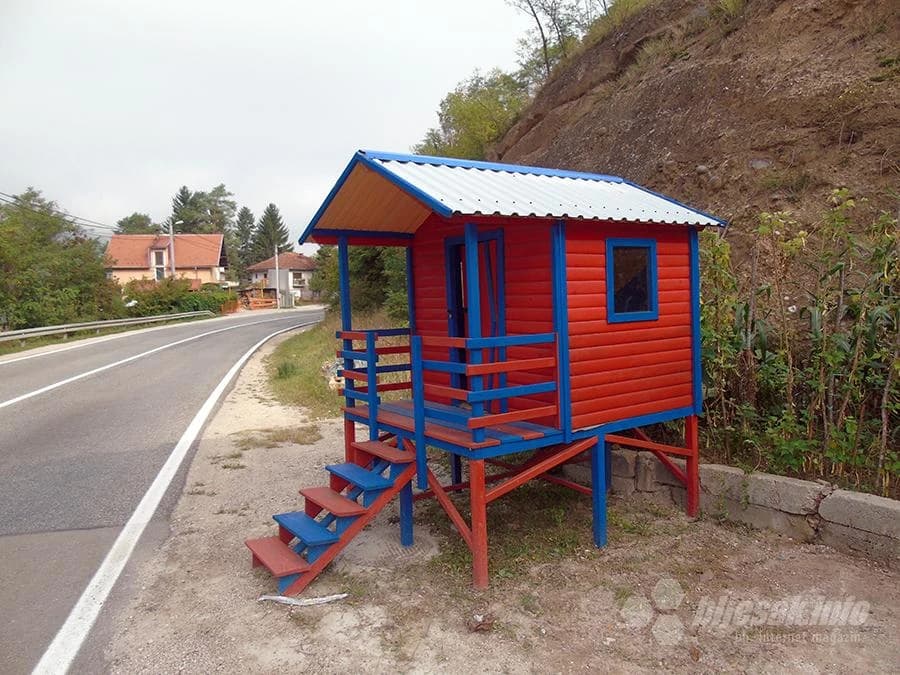 Neko u Ostrošcu pravi lijepe kućice
