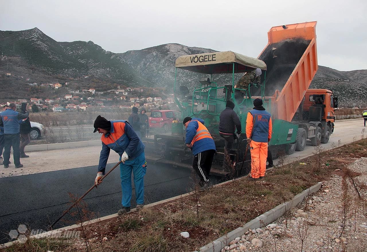 Asfaltira se druga traka mosta Avenija