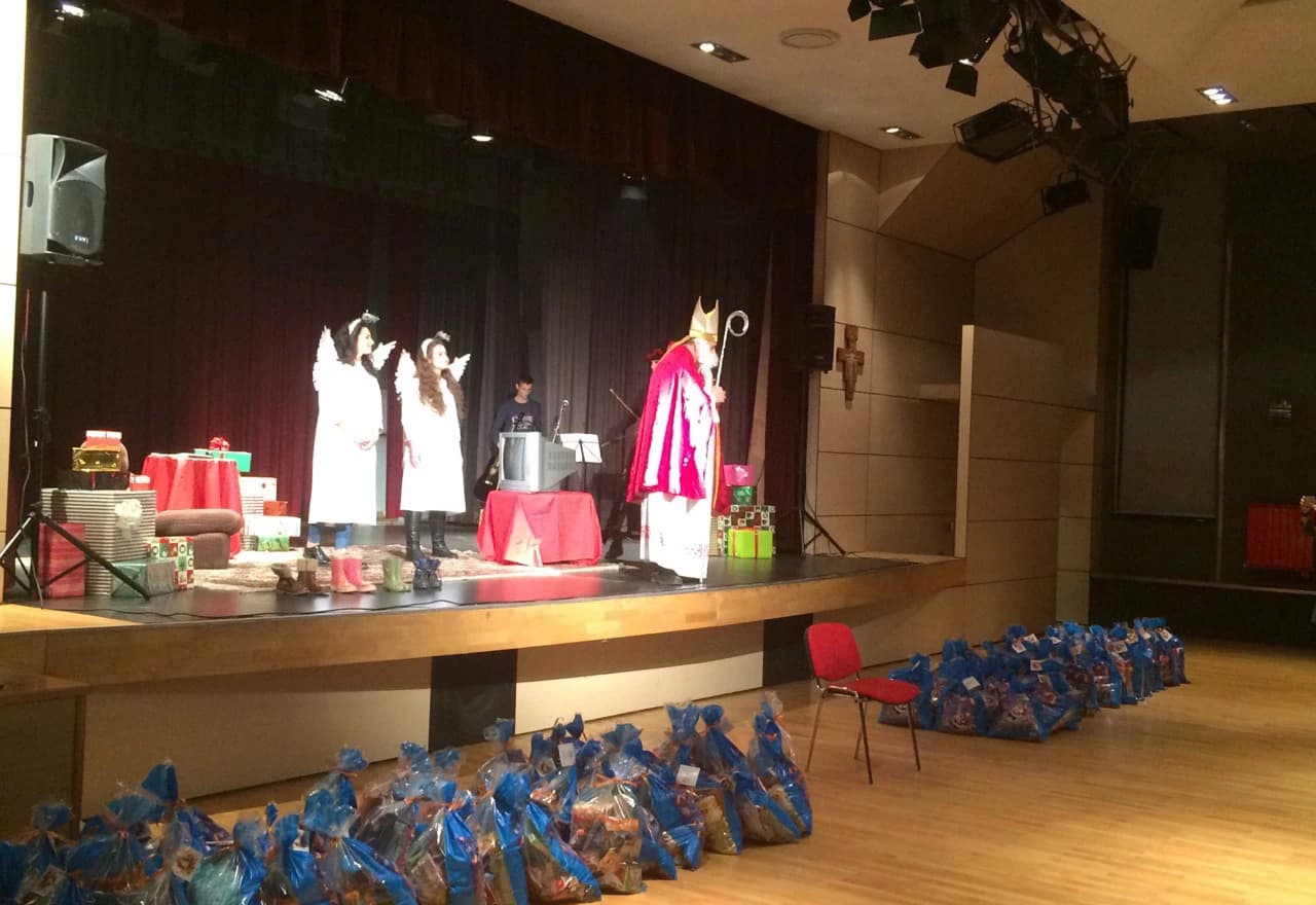 Podjela paketića za sv. Nikolu