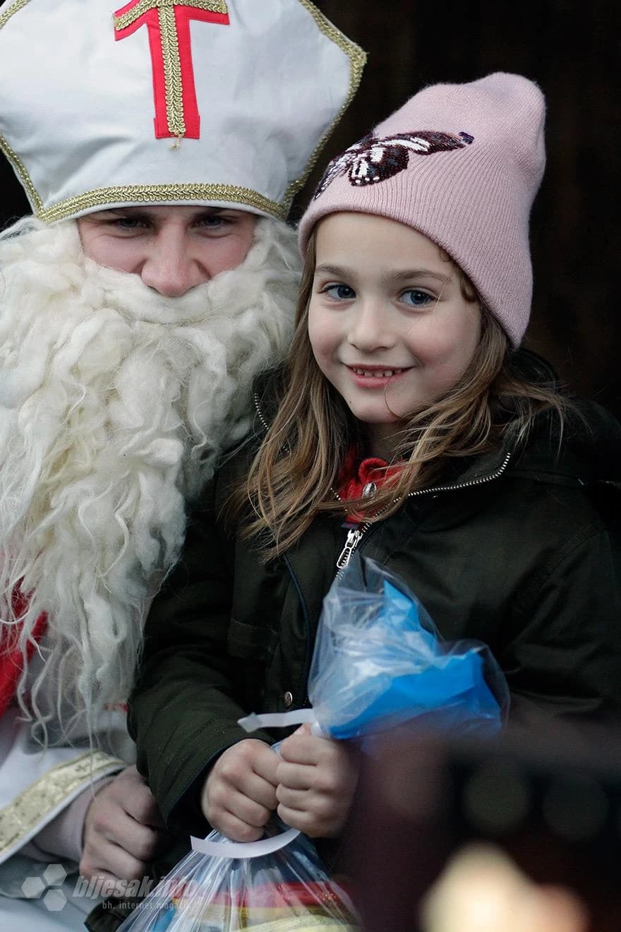 Sveti Nikola razveselio mostarske mališane