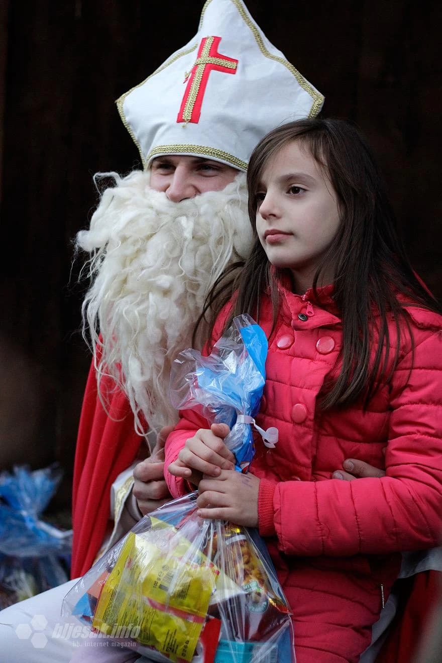 Sveti Nikola razveselio mostarske mališane