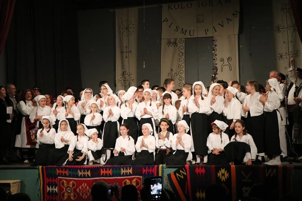 Koncert ''Kolo igram, pismu pivam''