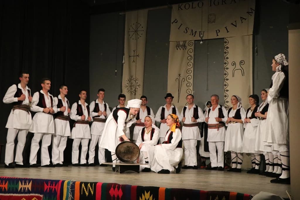 Koncert ''Kolo igram, pismu pivam''