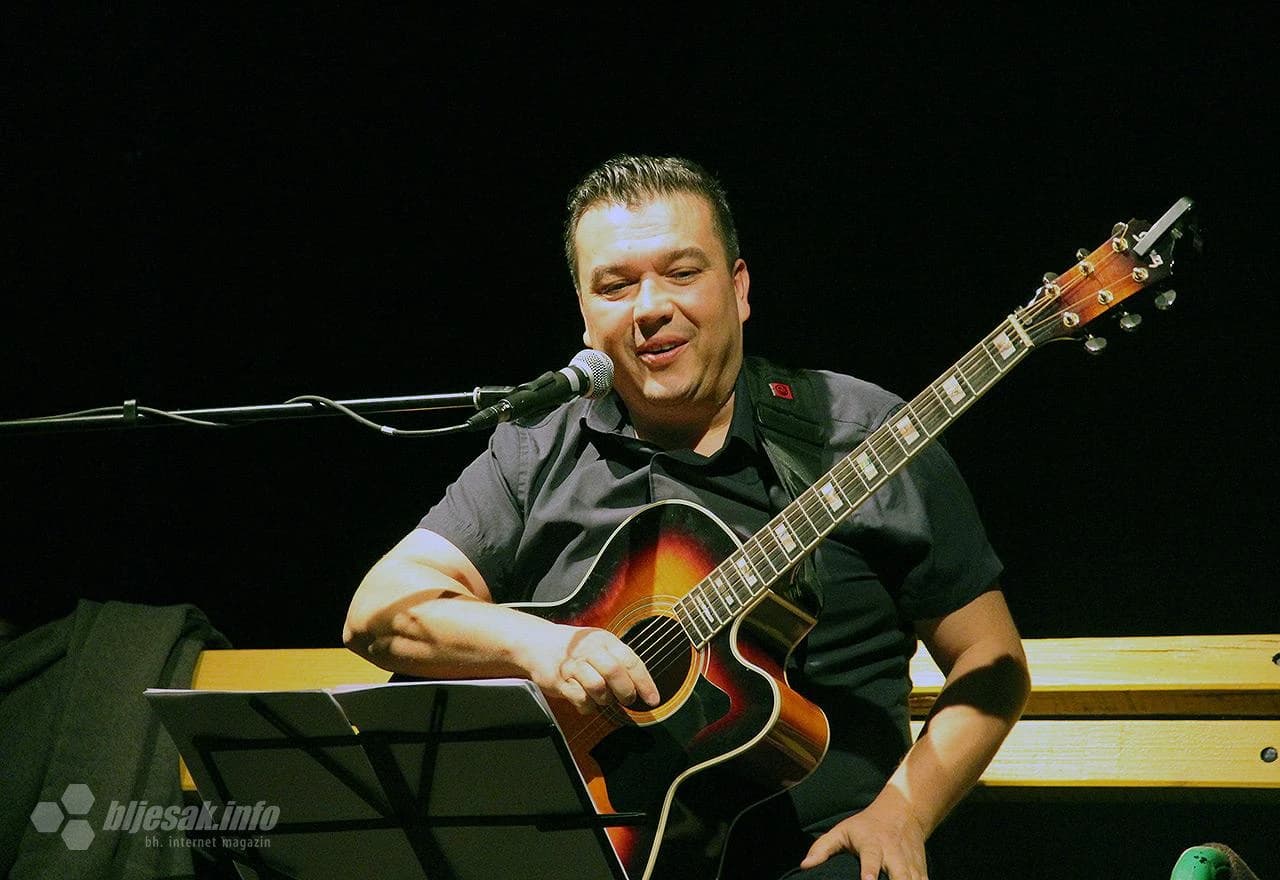 Promotivni akustični koncert Sanela Marića