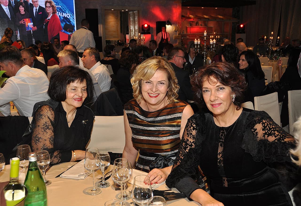 Atmosfera s poslovnog domjenka