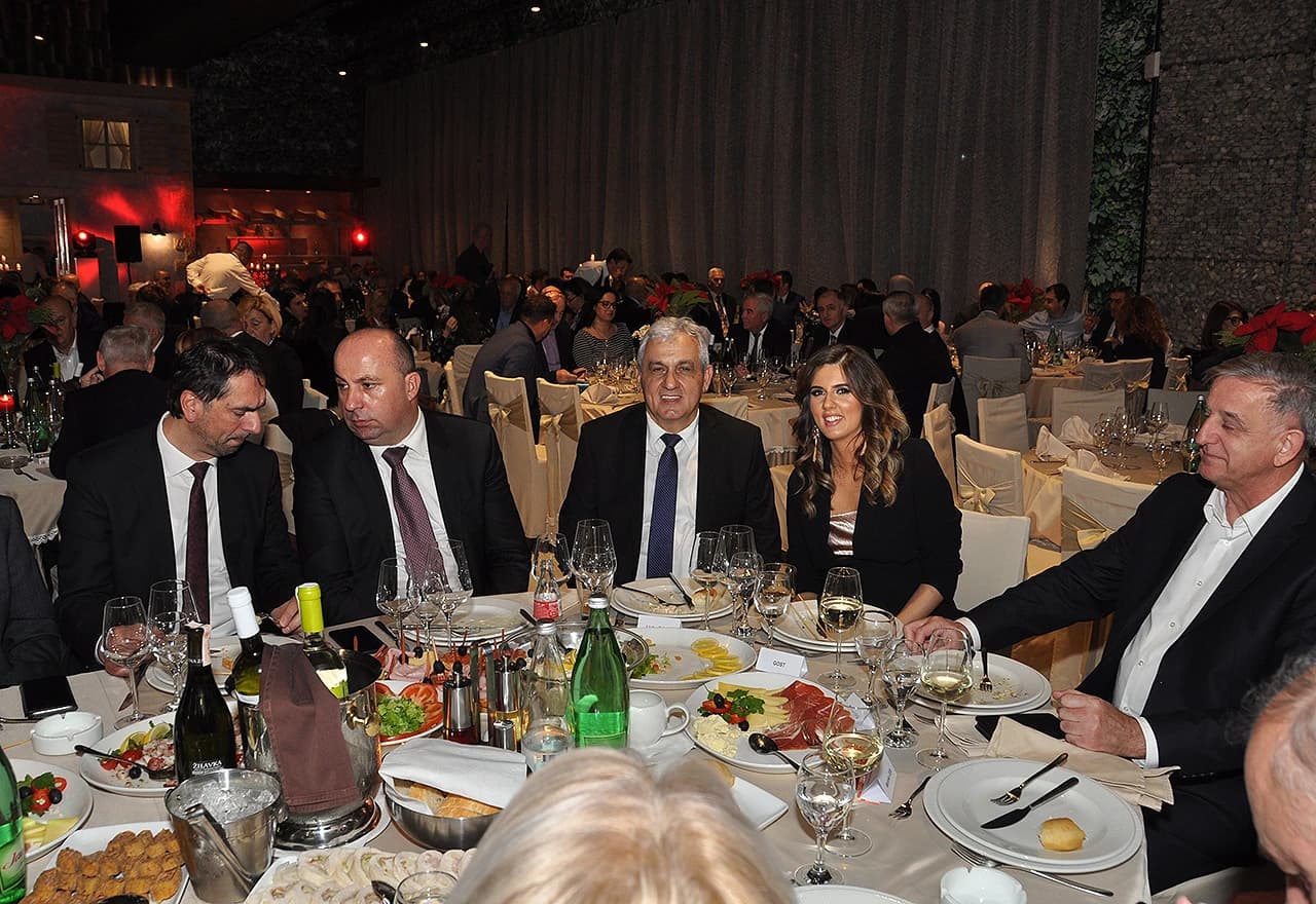 Atmosfera s poslovnog domjenka