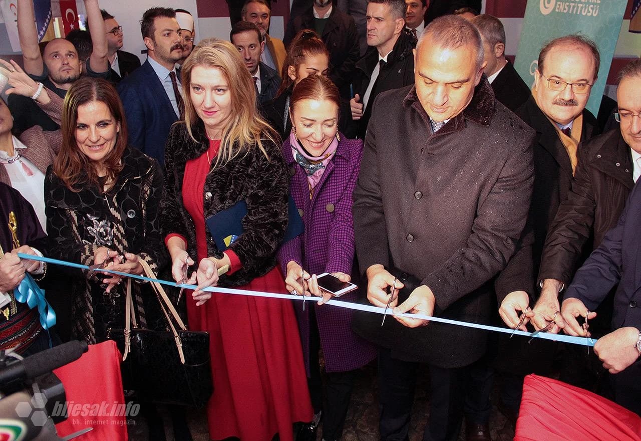 Detalj s ceremonije otvaranja zgrade Yunus Emre instituta