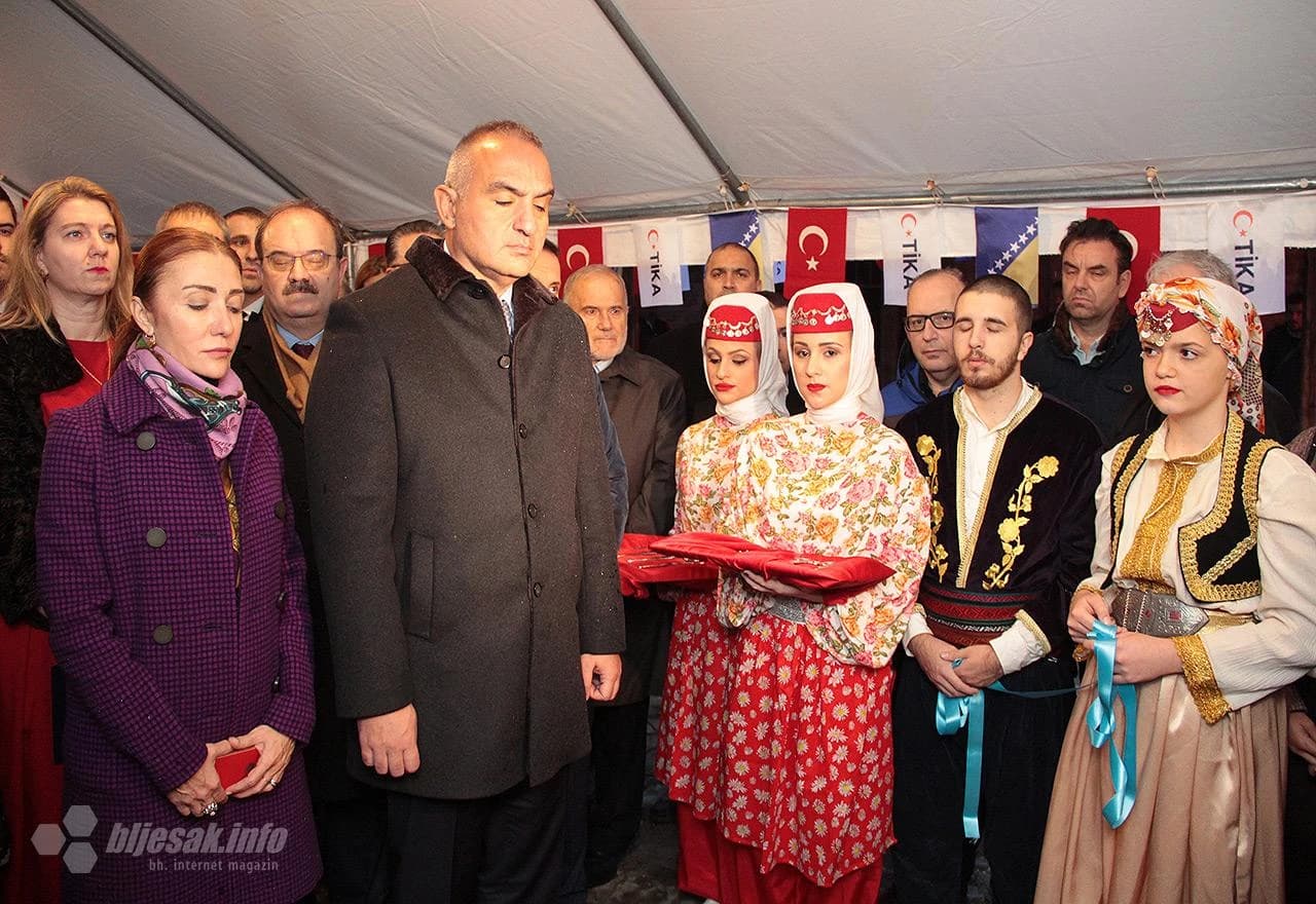 Intoniranje himni dviju država