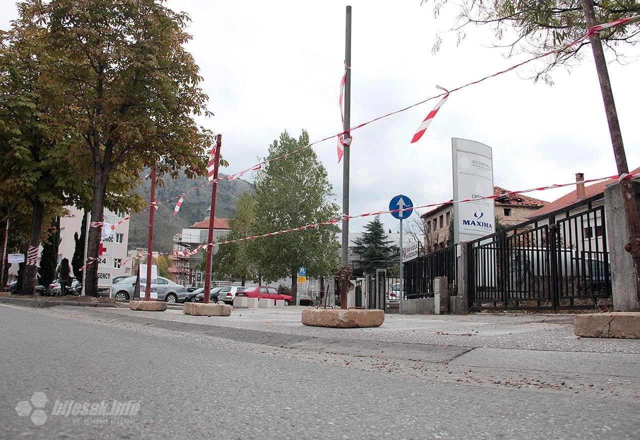 Radovi u krugu Doma zdravlja