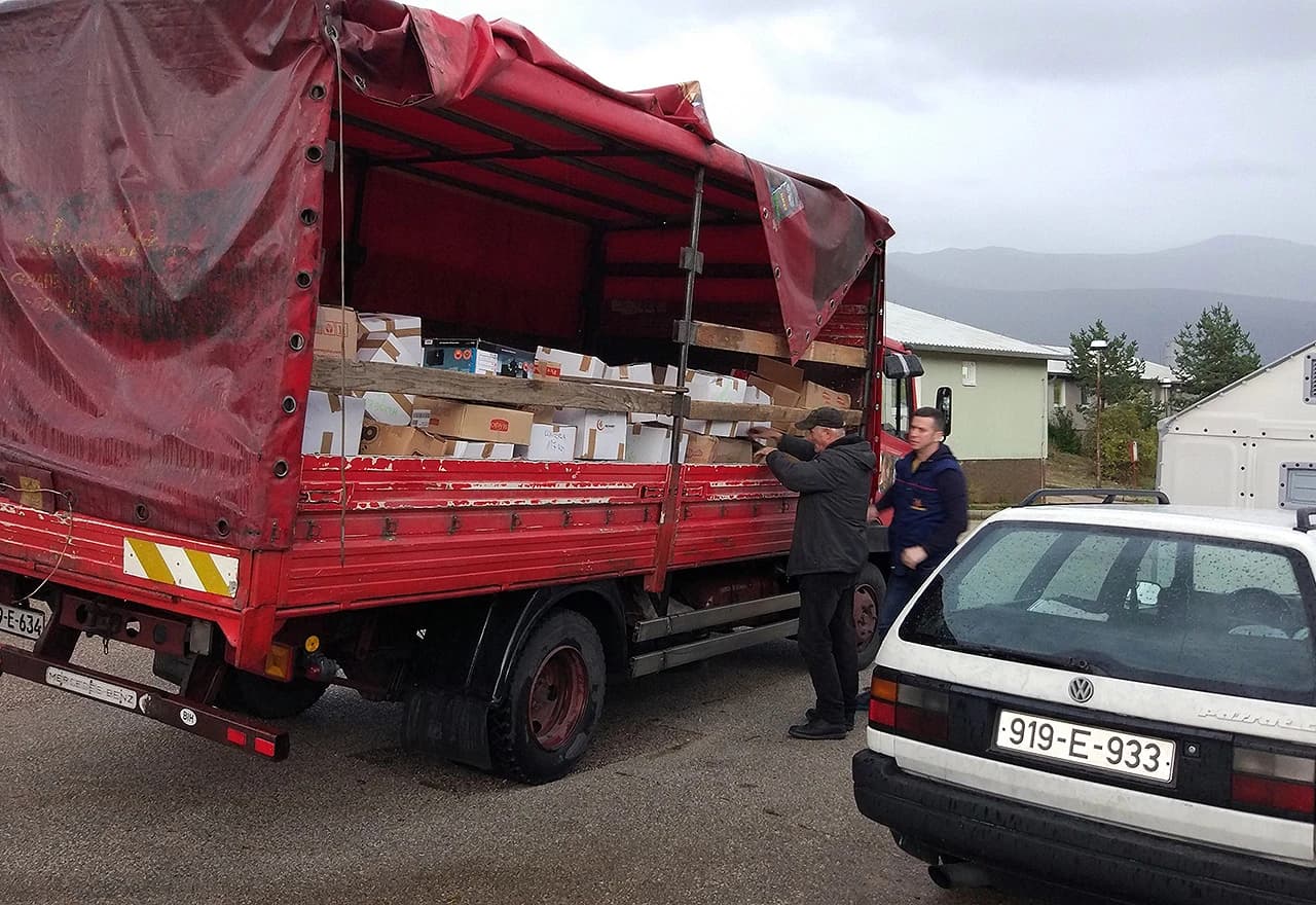 Konvoj humanitarne pomoći  stigao u Salakovac