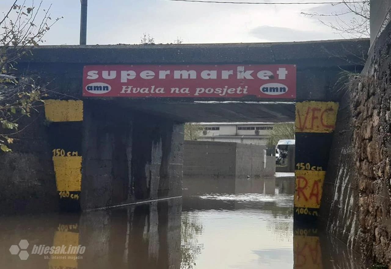 Kiša stvorila probleme u prometovanju u Mostaru