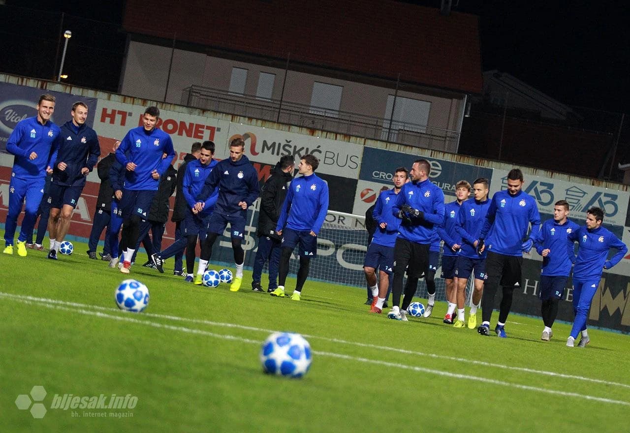 Nogometaši Dinama odradili trening na Pecari