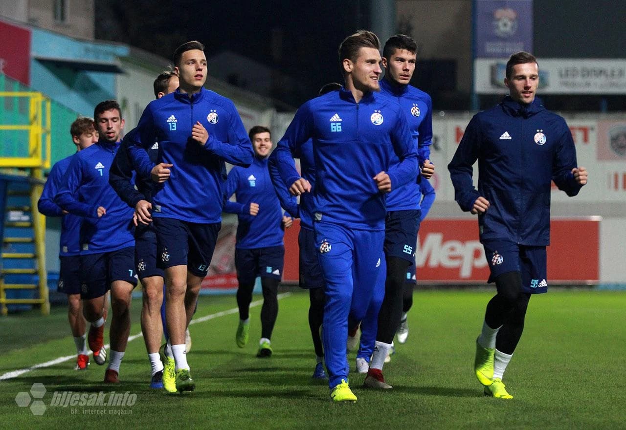 Nogometaši Dinama odradili trening na Pecari