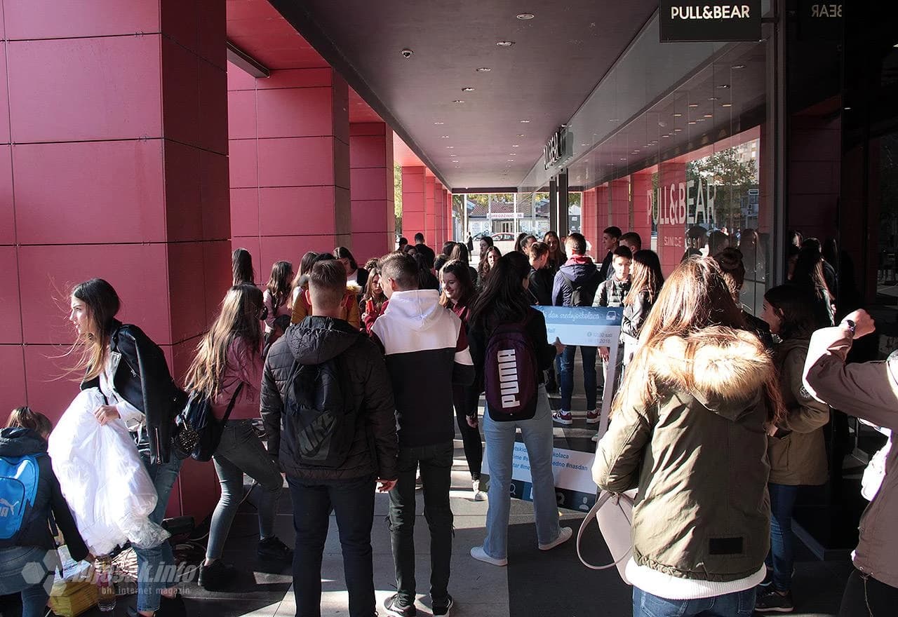 Srednjoškolci ispred Mepasa