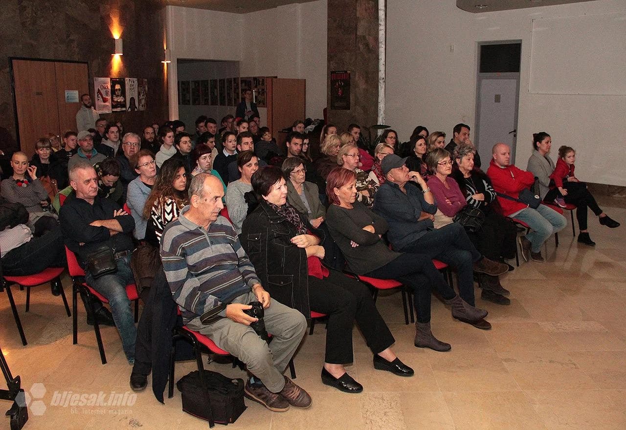 Poezija u Kazalištu: Poezija u Kazalištu