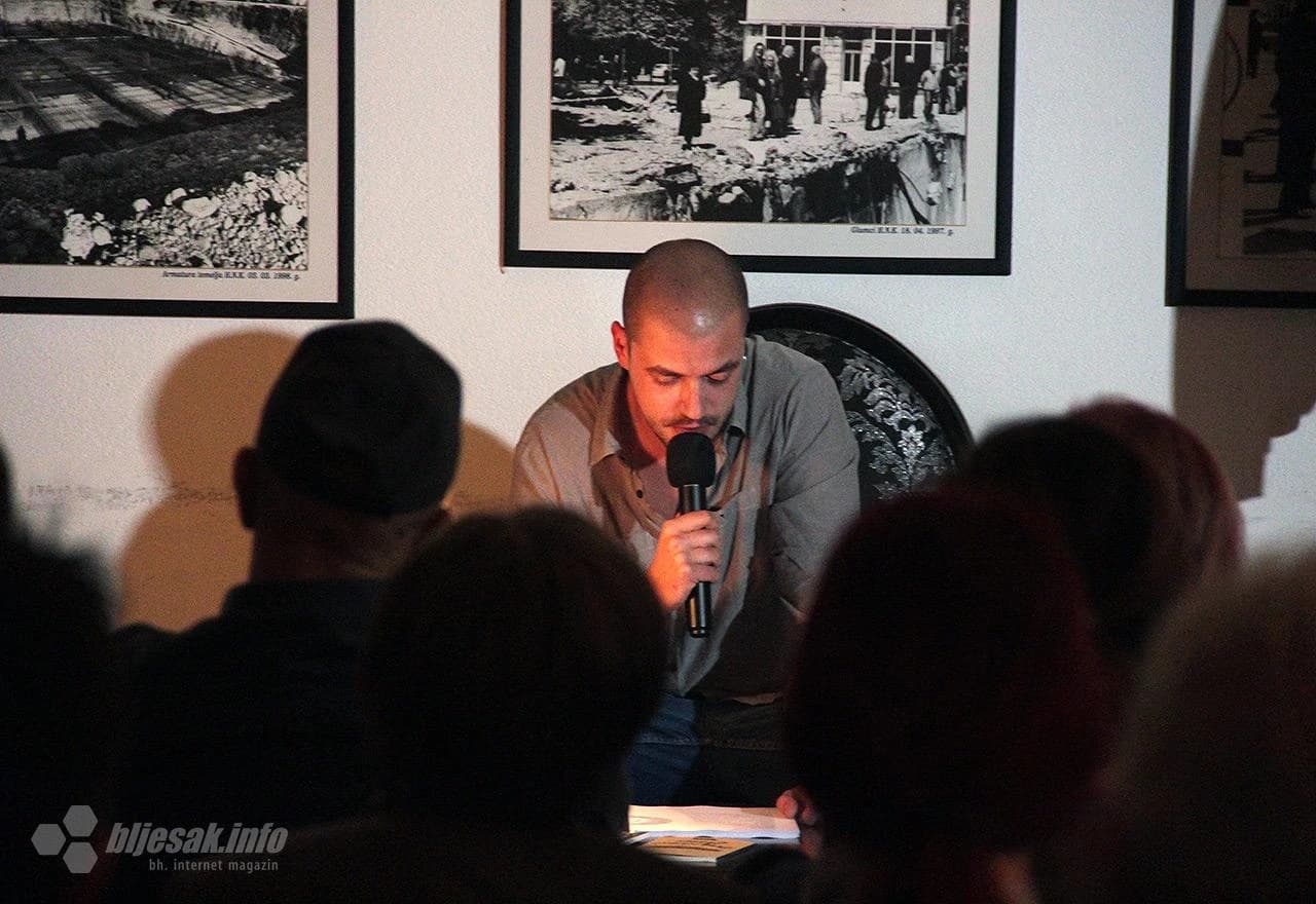 Poezija u Kazalištu: Poezija u Kazalištu