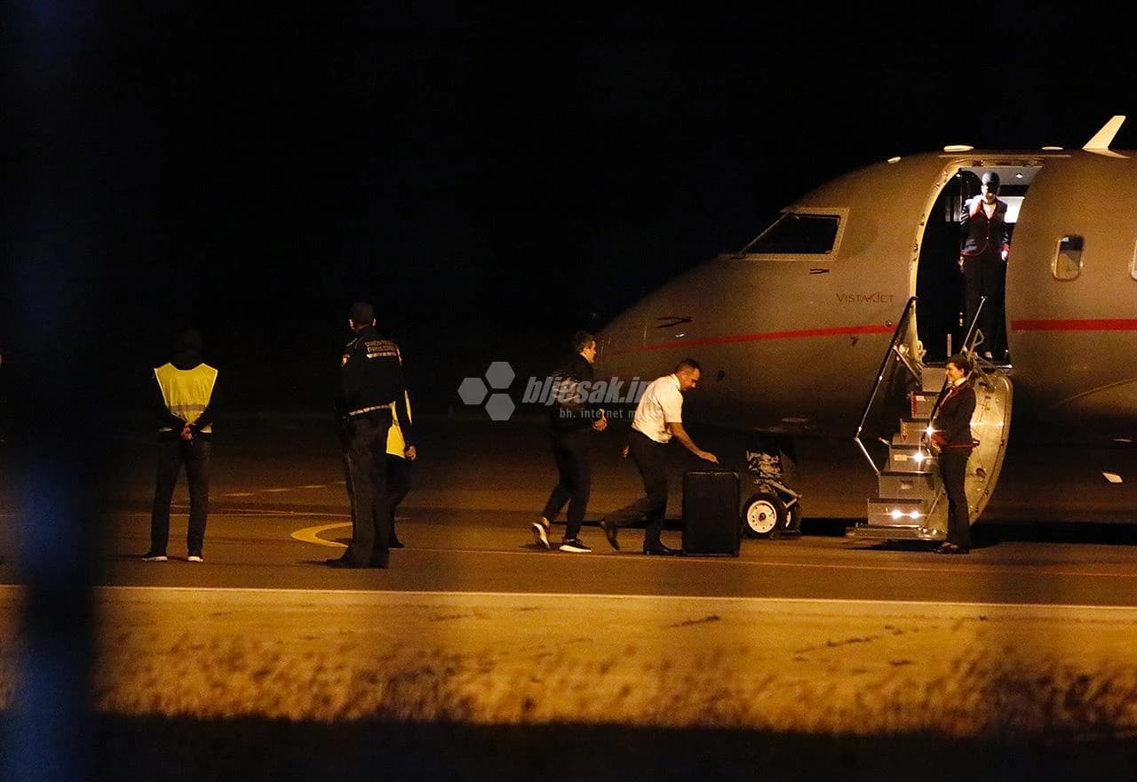 Zoran Mamić ulazi u zrakoplov