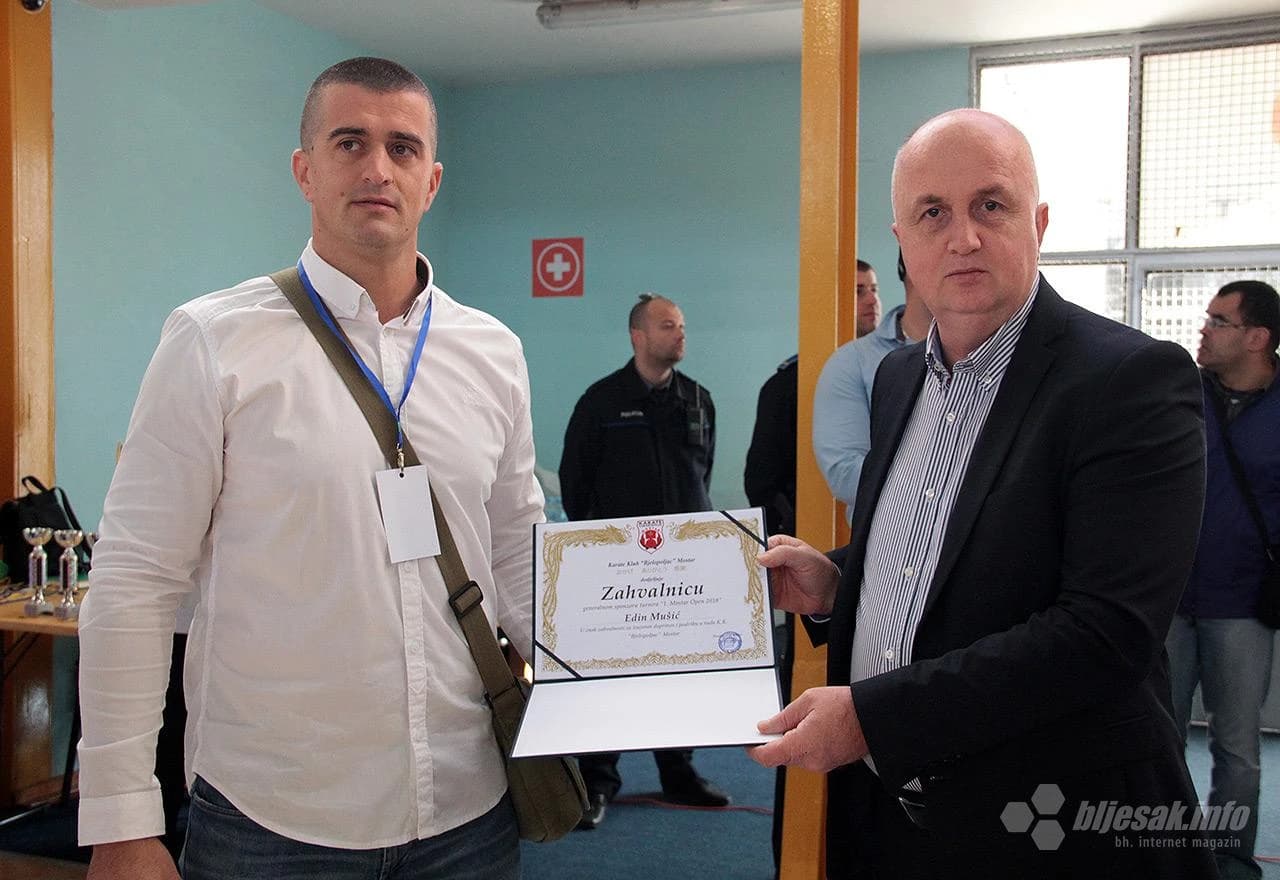 Uručena zahvalnica Edinu Mušiću