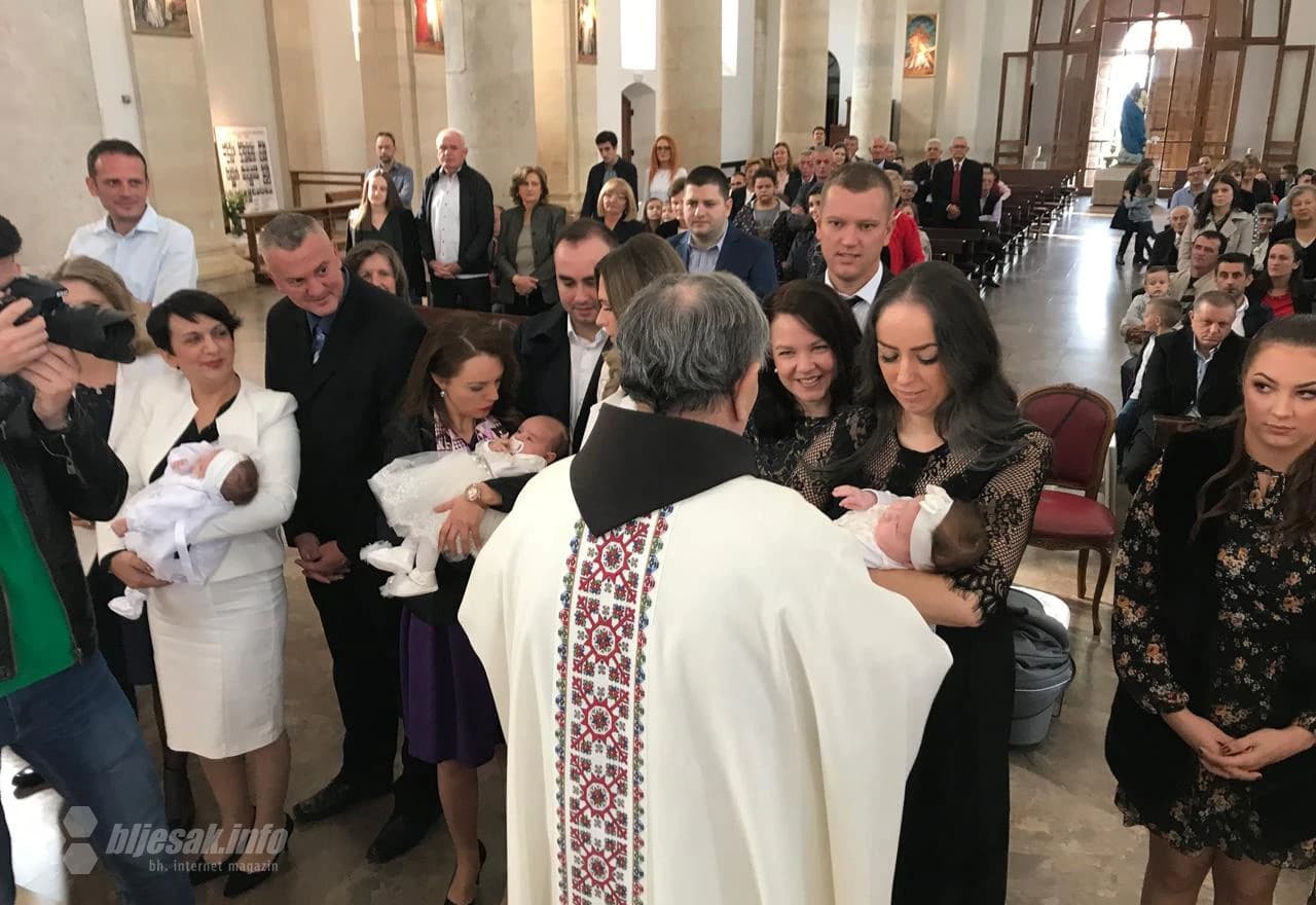 Krštenje devet beba u Širokom Brijegu